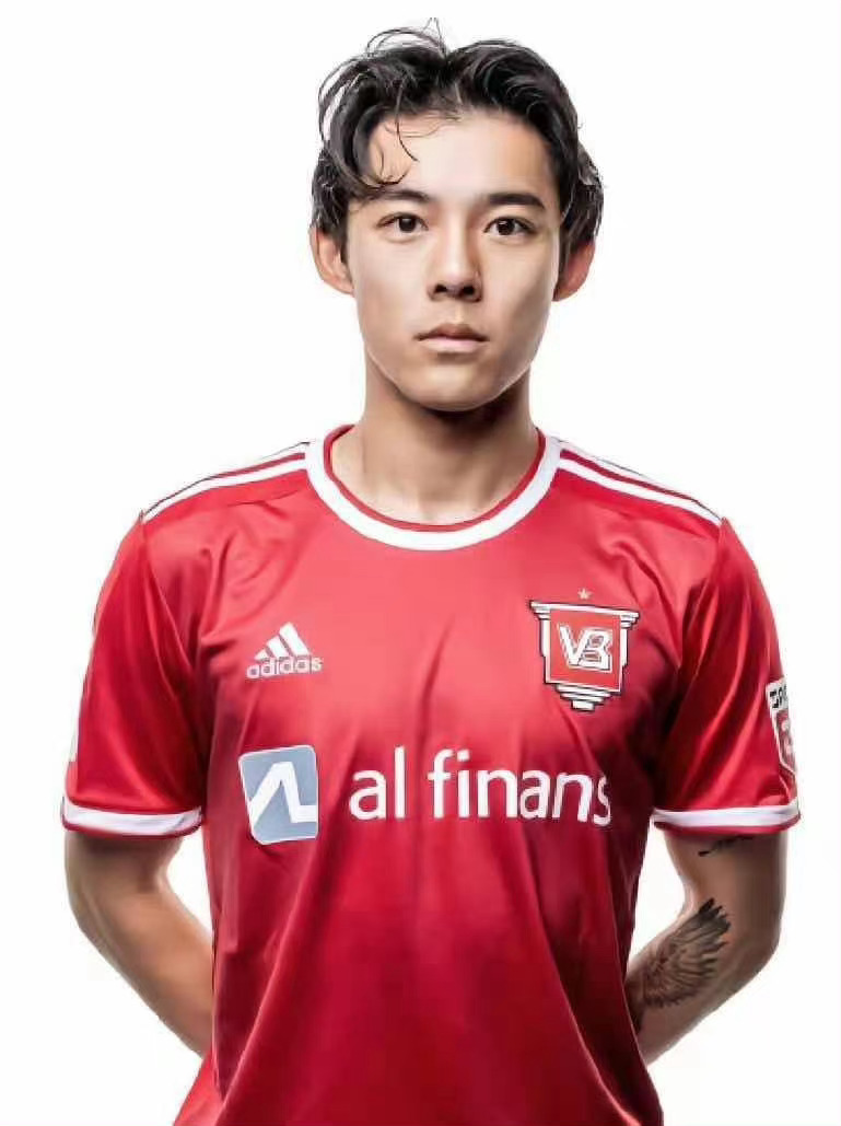 津媒：李嗣镕昨天到津門虎隊(duì)參與訓(xùn)練，目前也僅是“隨訓(xùn)”身份