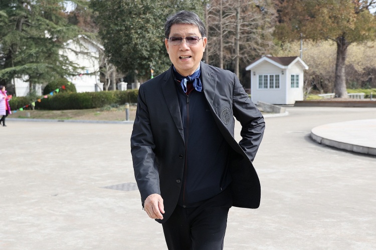 東體：上海隊三連勝進(jìn)軍全運(yùn)會決賽圈，徐根寶提前返回上海