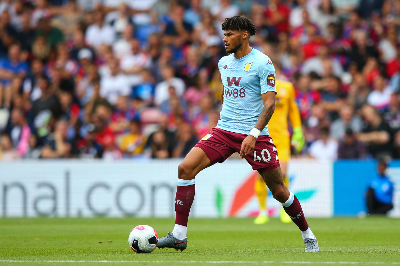 官方：維拉宣布與32歲后衛(wèi)明斯完成續(xù)約，球員出場187次8球10助攻