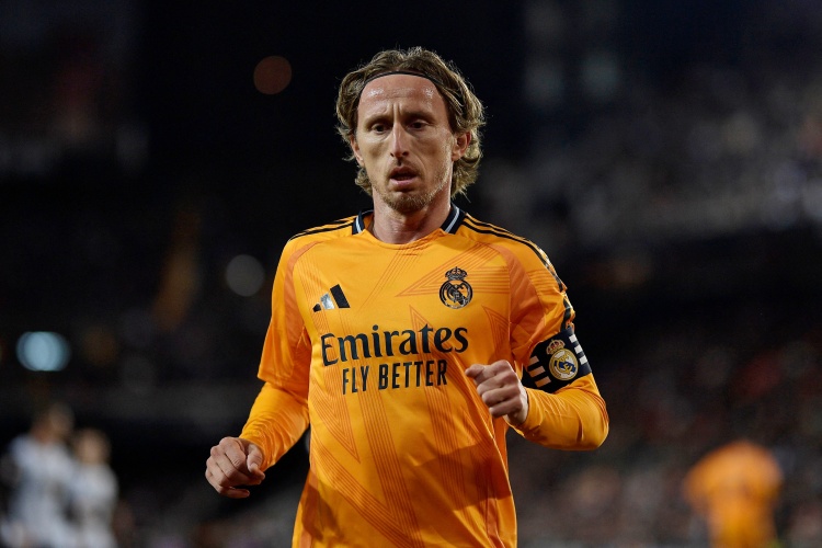 薩基質(zhì)疑米蘭簽?zāi)У眩嚎?0了！能否適應(yīng)高強度比賽？年輕人是未來