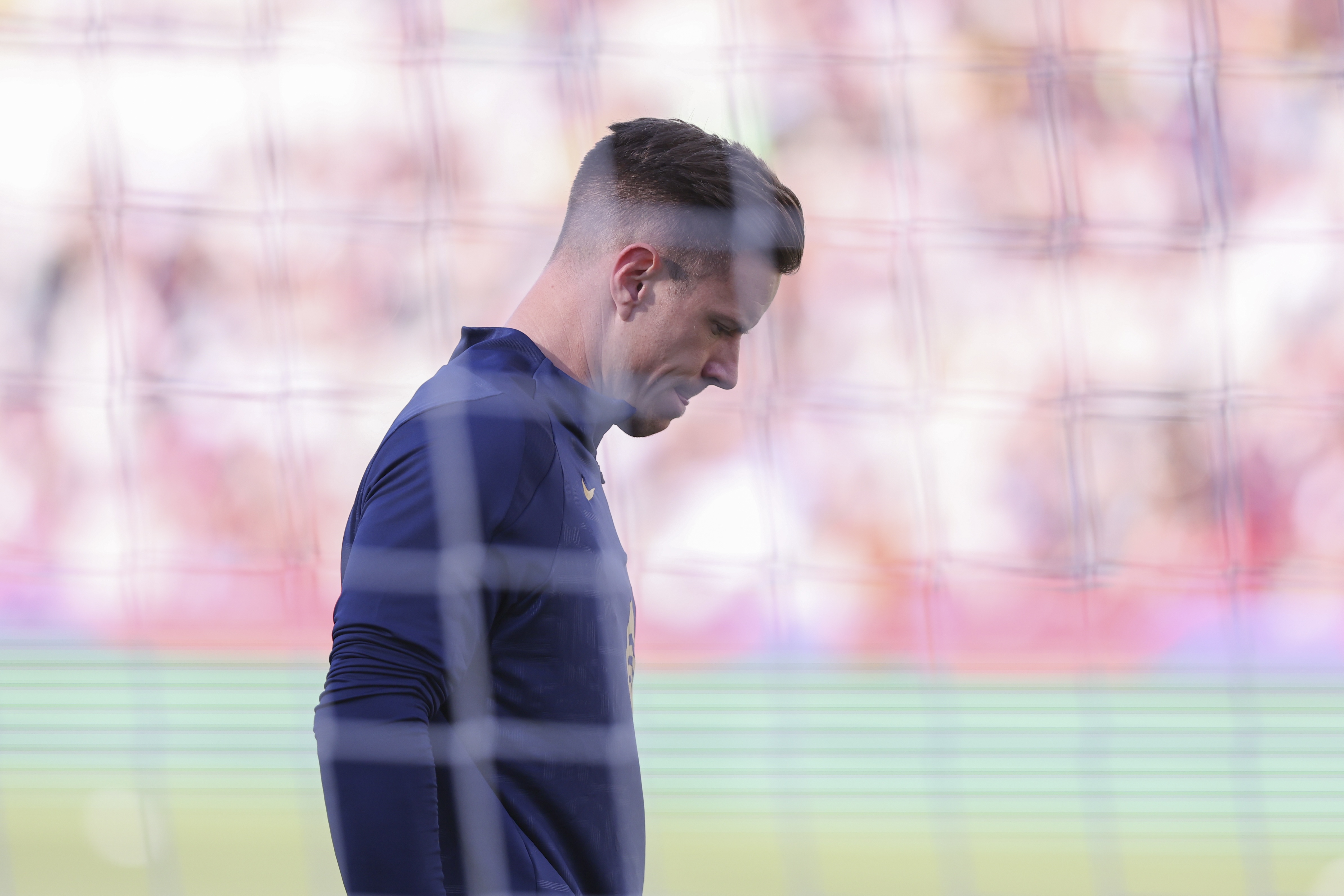 每體：盡管知道下賽季難保首發(fā)，但特爾施特根不會輕易就離開巴薩