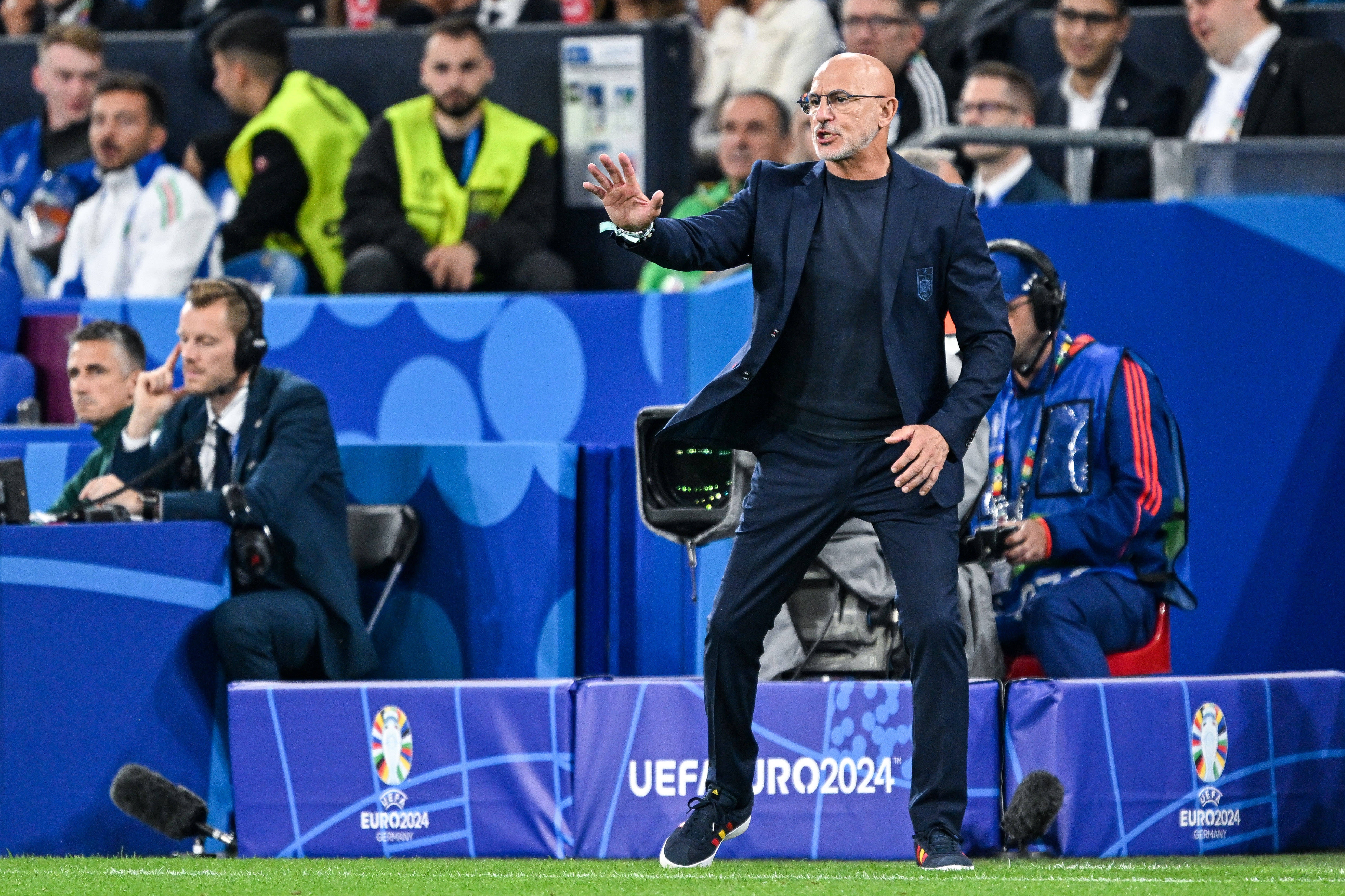 此前17戰(zhàn)全?。∥靼嘌朗状卧谥辽賮G4球的情況下贏下比賽