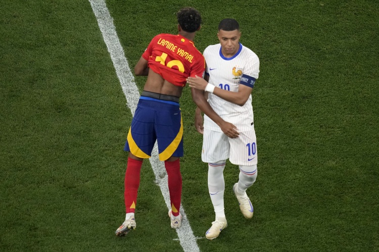 上次已是65年前！法國(guó)隊(duì)歷史第4次在單場(chǎng)進(jìn)球超過3球的情況下輸球