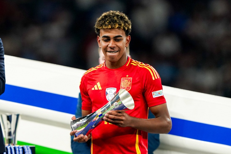 打破塵封百年紀錄！亞馬爾成西班牙隊史最年輕雙響球員