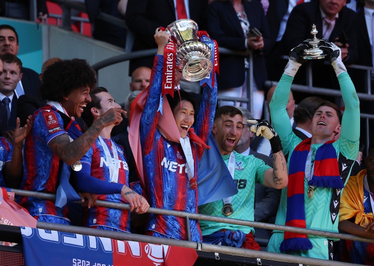 英媒：水晶宮和里昂同一老板，歐足聯(lián)將在月底決定前者能否踢歐聯(lián)