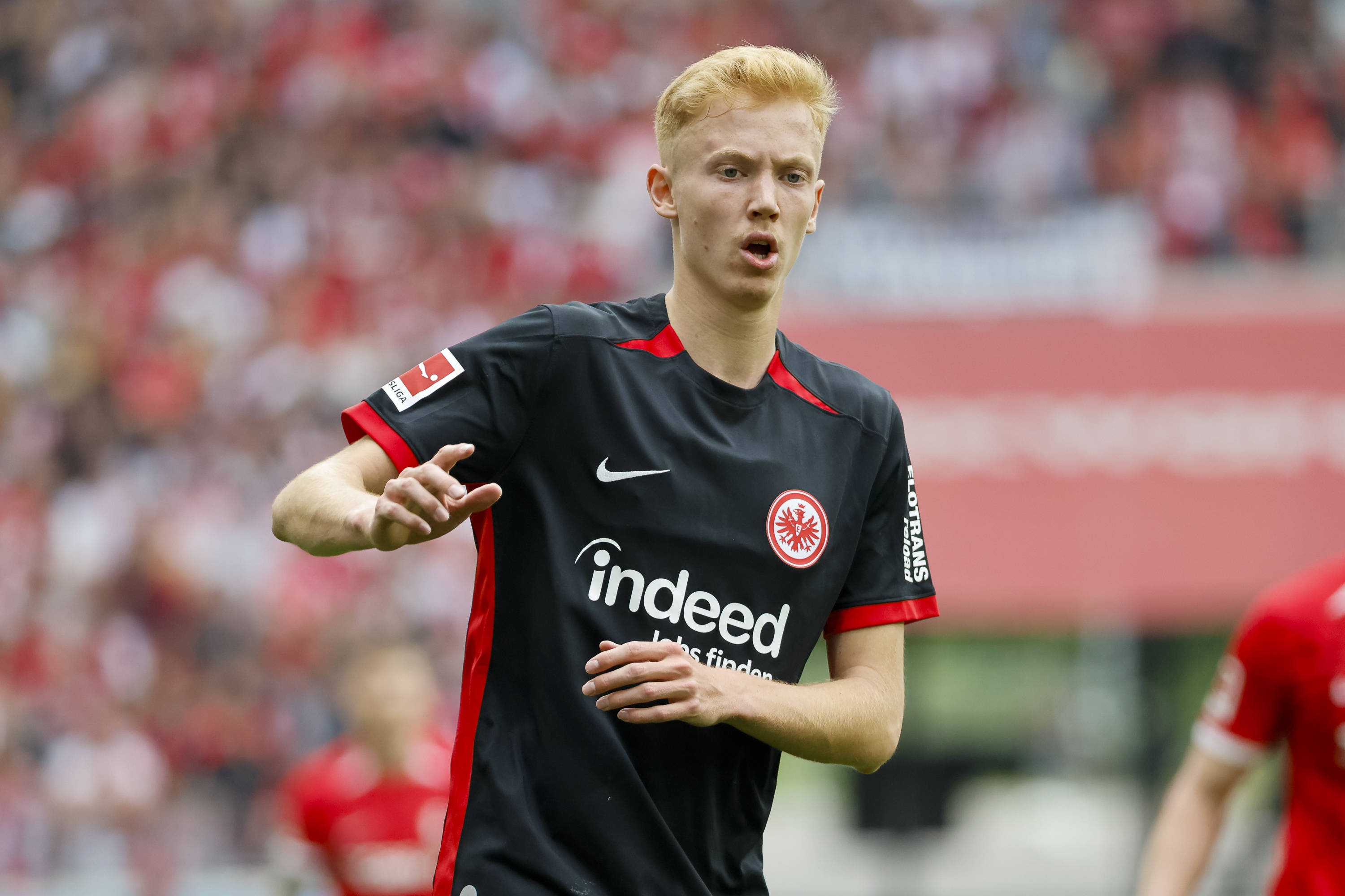 圖片報(bào)：曼城、皇馬和槍手有意法蘭克福中場(chǎng)拉爾森，球員傾向留隊(duì)