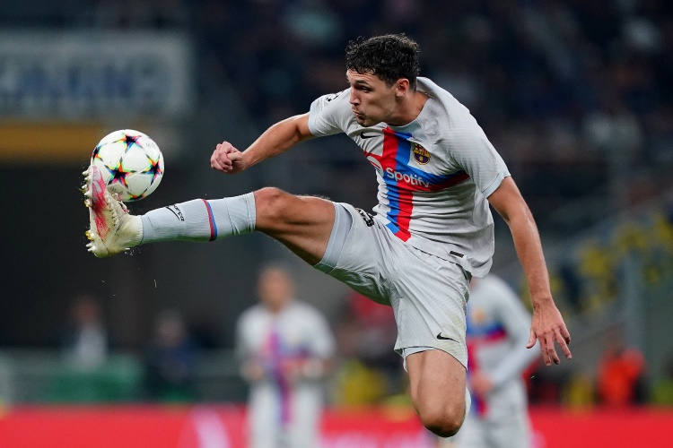 阿斯：巴薩不會續(xù)約克里斯滕森，若收到誘人報價球員愿意提前離隊