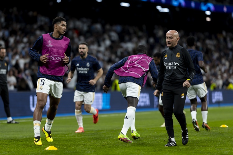 記者：平圖斯沒有參加皇馬今日訓(xùn)練，下賽季他不會是首席體能教練