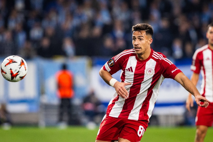 天空：布萊頓3400萬鎊報價科斯托拉斯，奧林匹亞科斯希望加入二轉(zhuǎn)