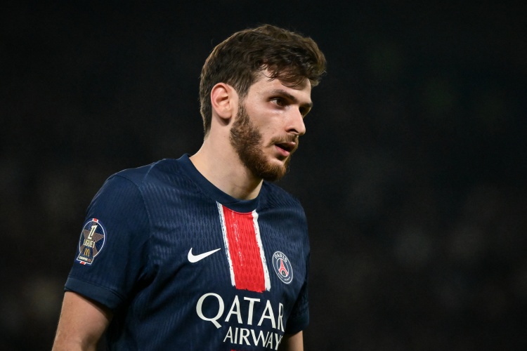 隊報：K77到戛納度假，租住的別墅遭遇入室盜竊