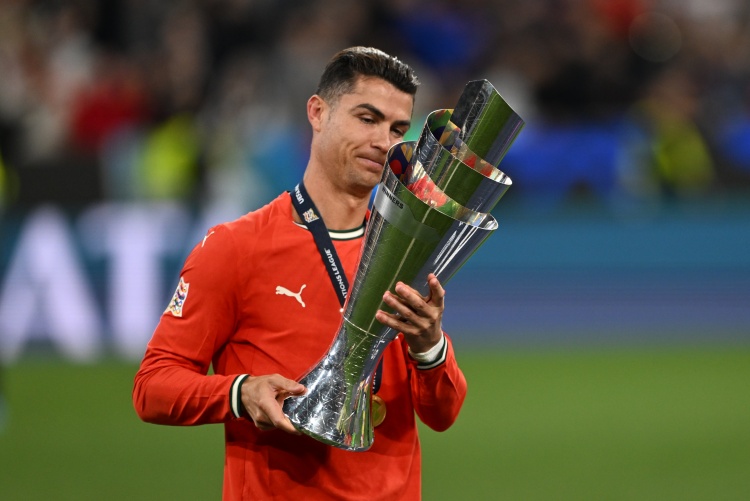 C羅助葡萄牙奪歐國聯(lián)，摩根喊話滕哈赫：別不尊重史上最偉大球員