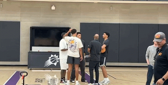 力挺??鄧恩&伊戈達(dá)羅&羅伊斯-奧尼爾等球員 參加新帥發(fā)布會(huì)