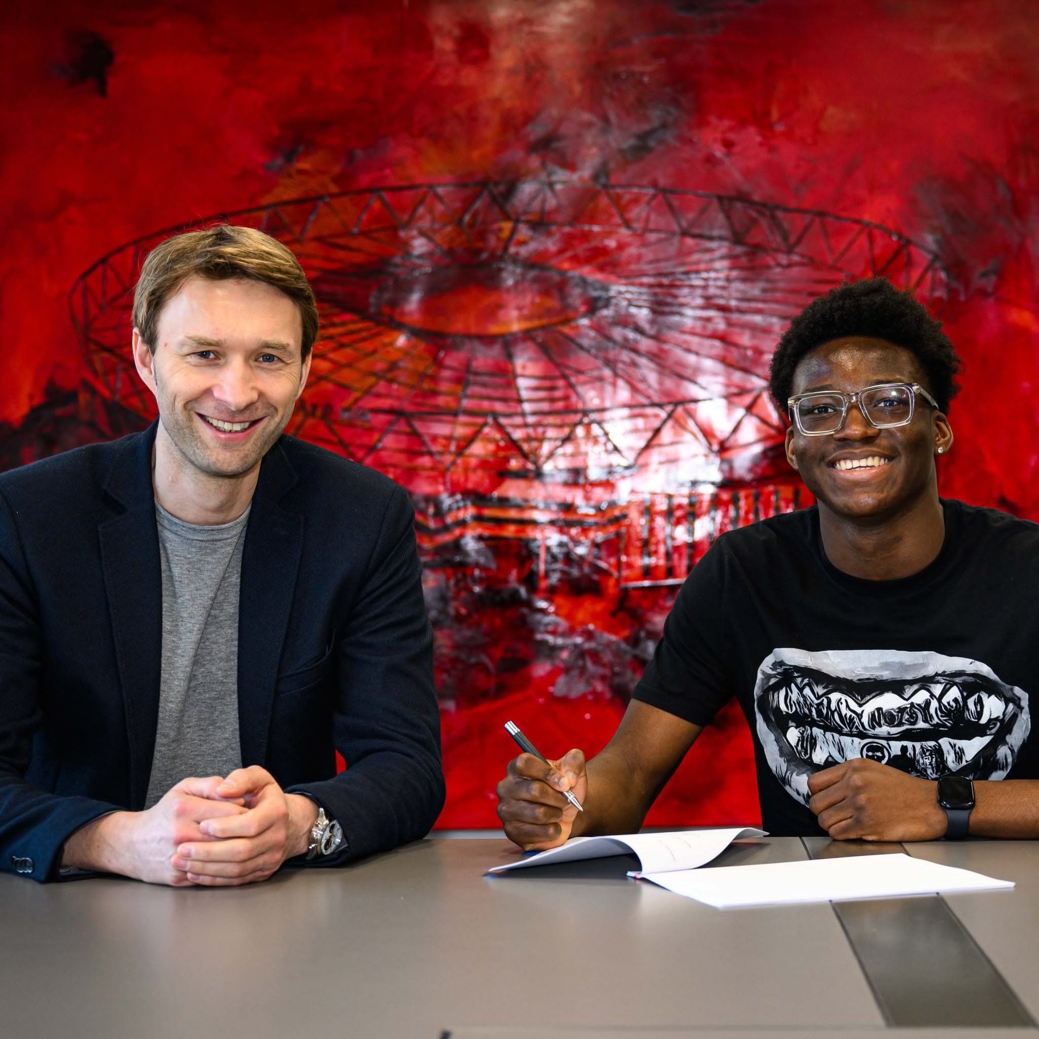 官方：勒沃庫森宣布免簽17歲巴黎中衛(wèi)塔佩，合同期至2030年