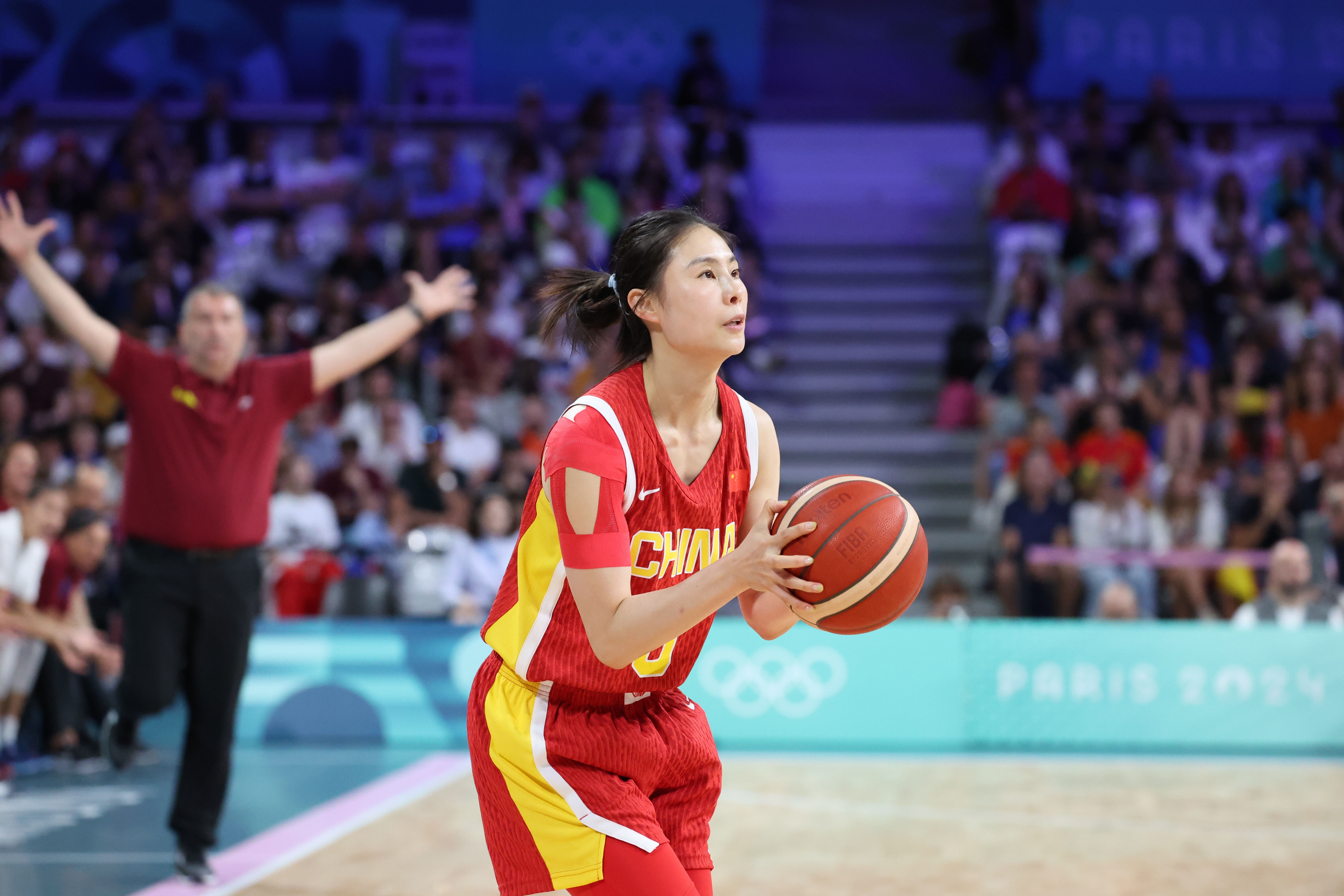 內(nèi)外開花！王思雨半場11分鐘7中5貢獻13分6板 三分3中3