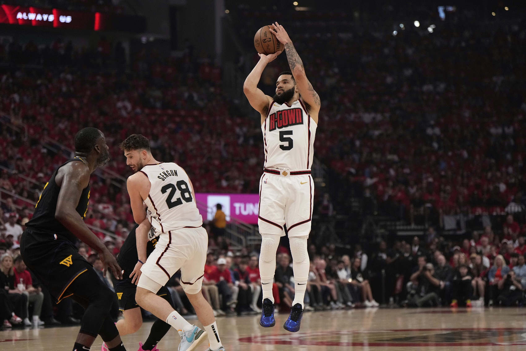 球隊選項4489萬~火記：范弗里特和火箭或續(xù)簽一份便宜一些的長約