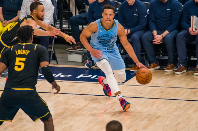 20-21賽季至今命中800記三分&命中率40%球員：貝恩、庫里、拉文