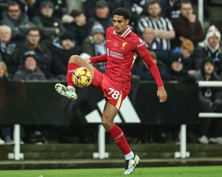 記者：勒沃庫(kù)森有意利物浦中衛(wèi)寬薩，完成維爾茨轉(zhuǎn)會(huì)后將繼續(xù)談判