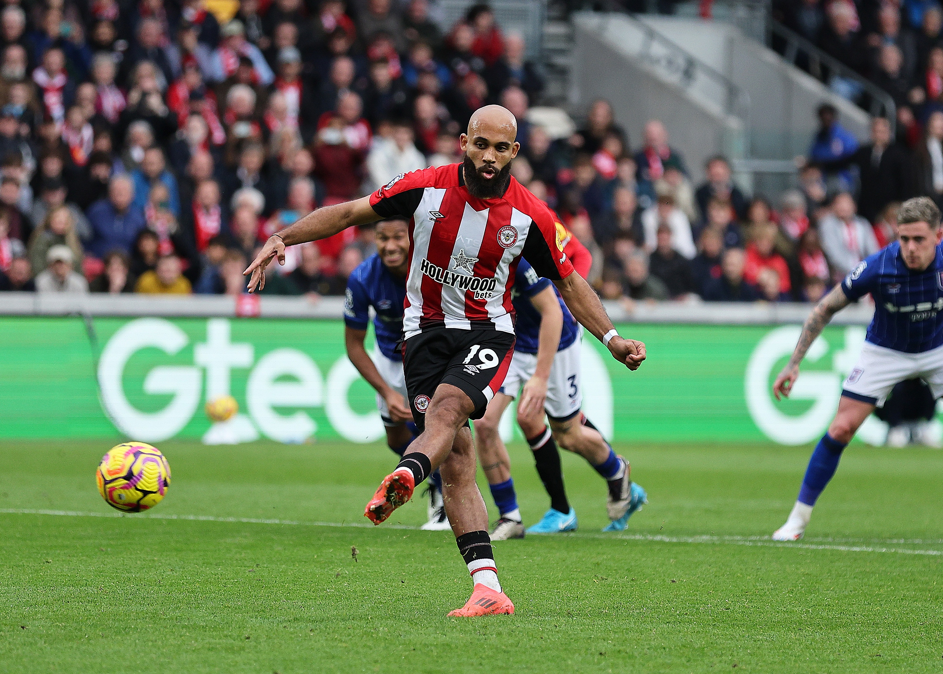 記者：曼聯接近簽下姆貝莫 超6000萬鎊報價與小蜜蜂預期相差不遠