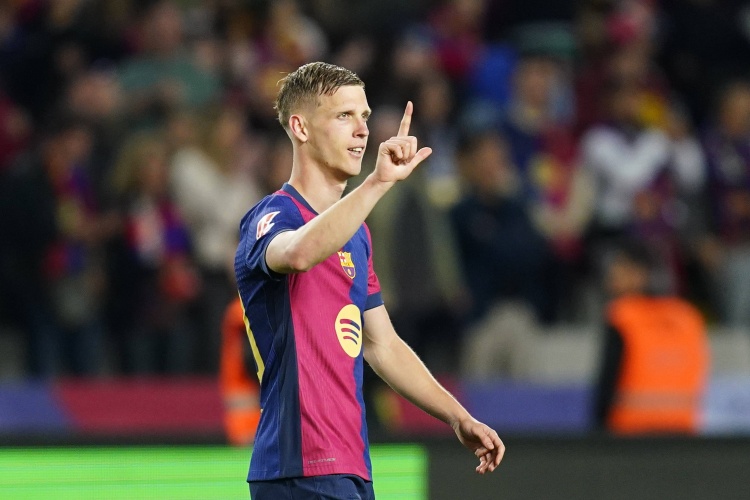 世體：奧爾莫參觀慈善足球青訓(xùn)營，收益將捐給兒童癌癥協(xié)會(huì)