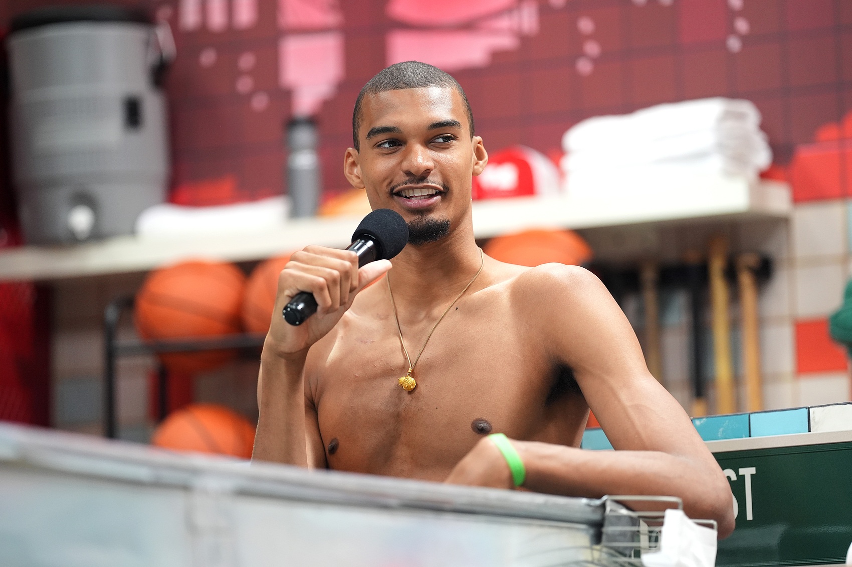 ??刺記答疑：這三項(xiàng)榮譽(yù)滿足其一 文班明夏續(xù)約可簽5年3.26億