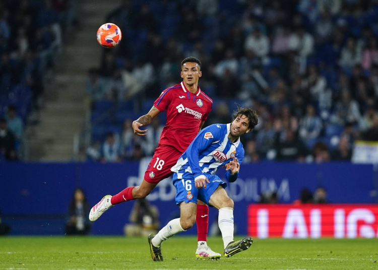 記者：由于貢薩洛崛起，皇馬小將阿爾瓦羅很可能被再次外租赫塔費