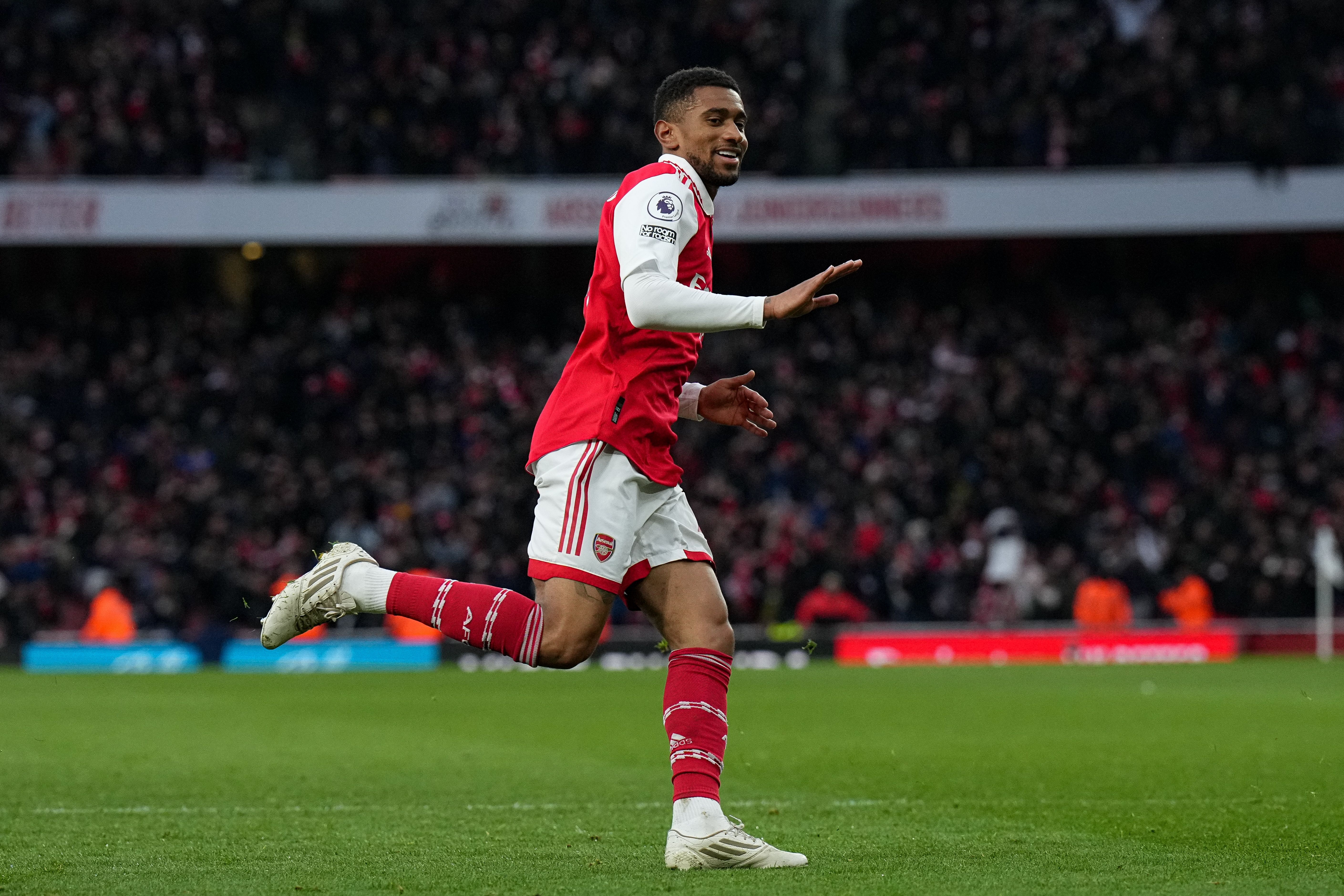 BBC：富勒姆有意續(xù)租阿森納前鋒尼爾森，交易爭取在周末前完成