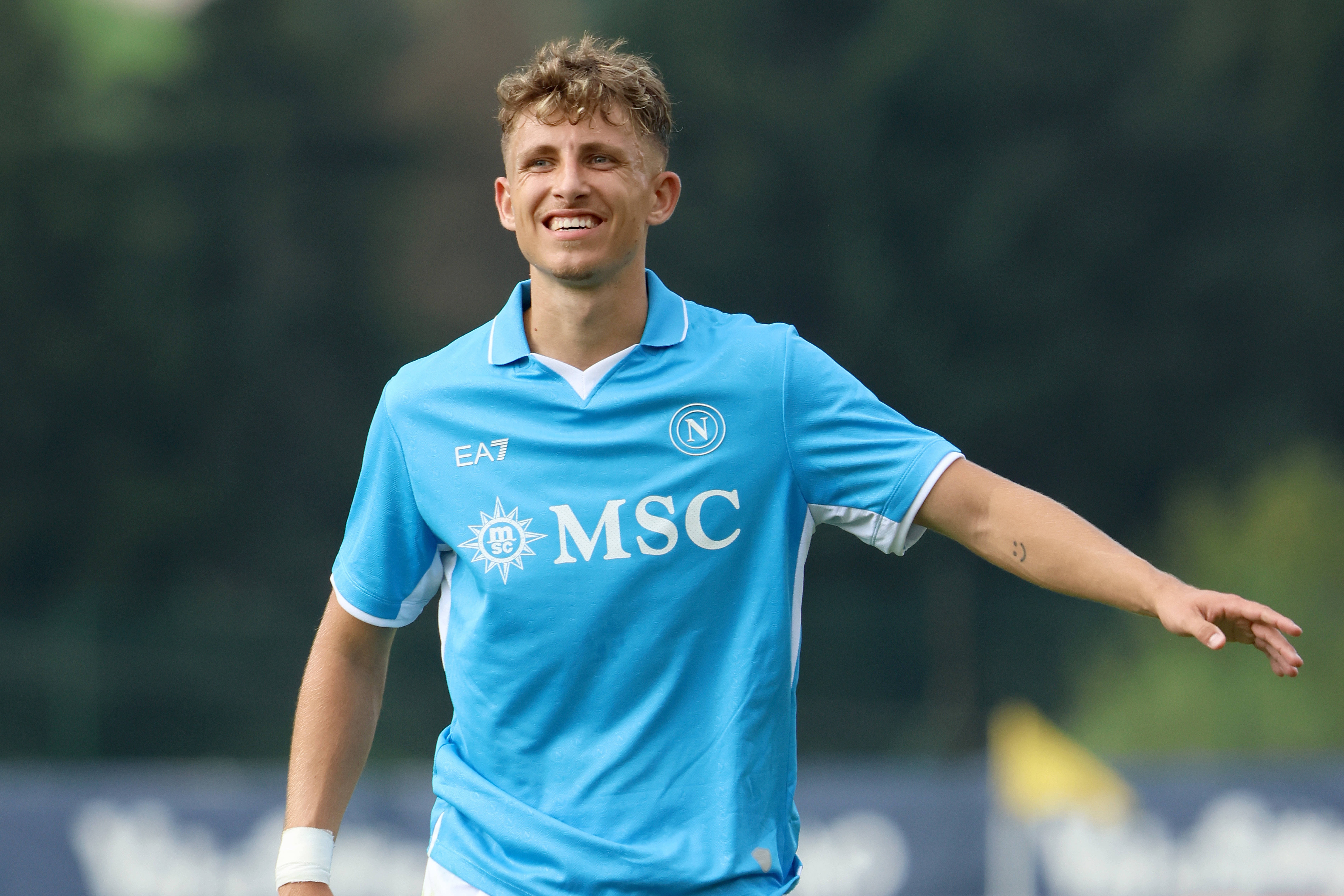 記者：沃爾夫斯堡與林德斯特倫達口頭協(xié)議，正與那不勒斯深入談判