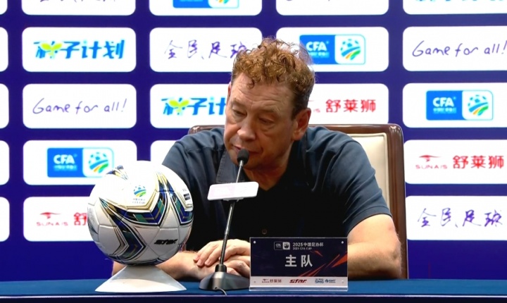 斯盧茨基：點(diǎn)球大戰(zhàn)有兩次機(jī)會(huì)能終結(jié)比賽 現(xiàn)在還沉浸在情緒當(dāng)中