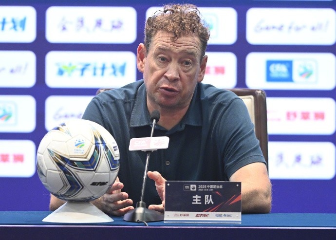 斯盧茨基：情緒還未完全平復(fù)，很難用建設(shè)性的語(yǔ)言去總結(jié)本場(chǎng)比賽