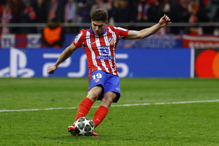 世體：球迷組織將起訴歐足聯(lián) 要求公開(kāi)阿爾瓦雷斯點(diǎn)球VAR視頻音頻