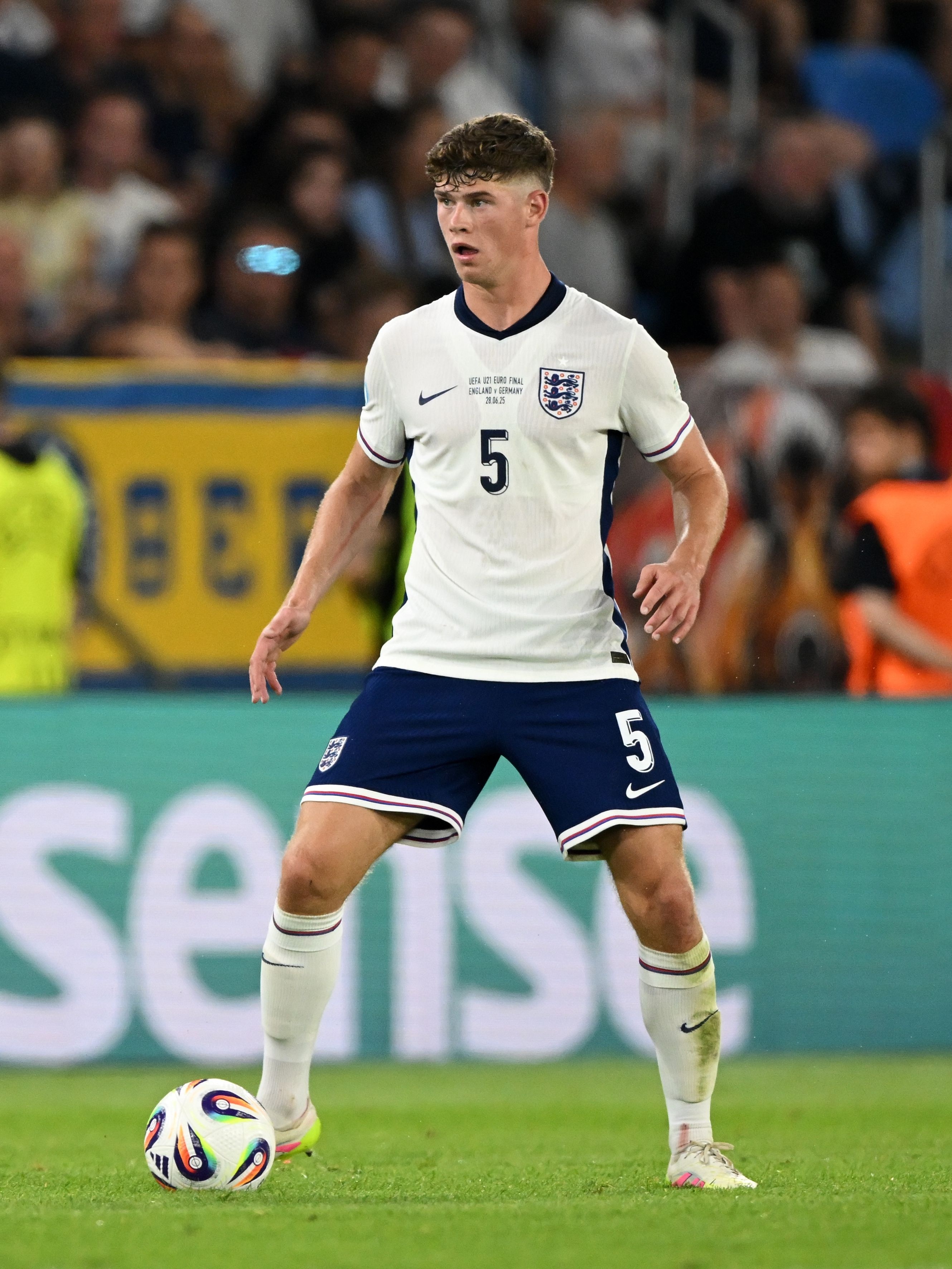 記者：利物浦密切關(guān)注圖盧茲22歲英格蘭中衛(wèi)查理-克雷斯韋爾