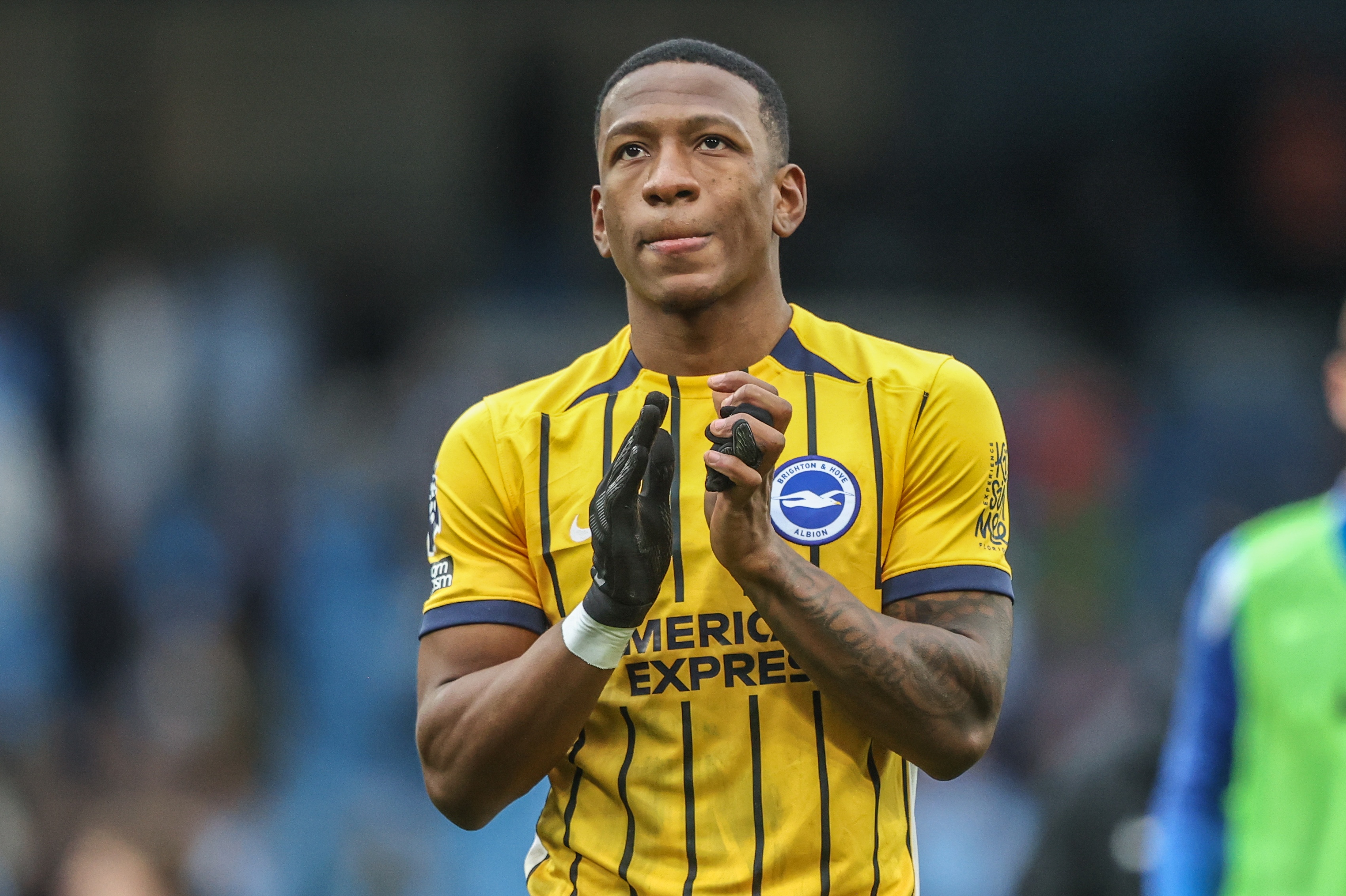 跟隊記者：埃斯圖皮尼安已經(jīng)抵達米蘭城，將完成轉(zhuǎn)會米蘭程序