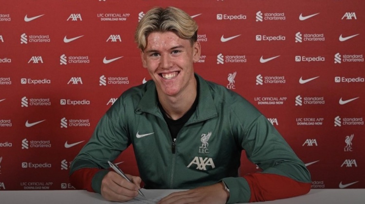 官方：17歲青訓(xùn)小將喬-布拉德肖與利物浦簽下第一份職業(yè)合同