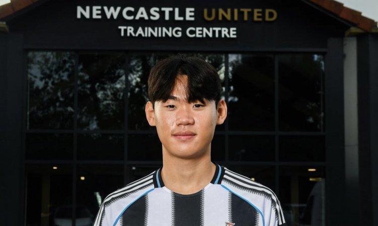 官方：18歲韓國邊鋒樸升秀從水原三星正式加盟紐卡斯爾