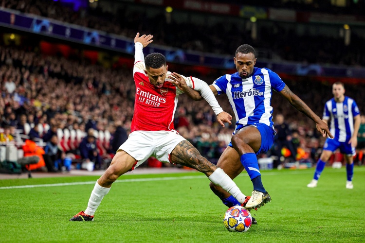 官方：巴黎FC簽下波爾圖中衛(wèi)奧塔維奧，轉(zhuǎn)會(huì)費(fèi)總價(jià)2000萬(wàn)歐