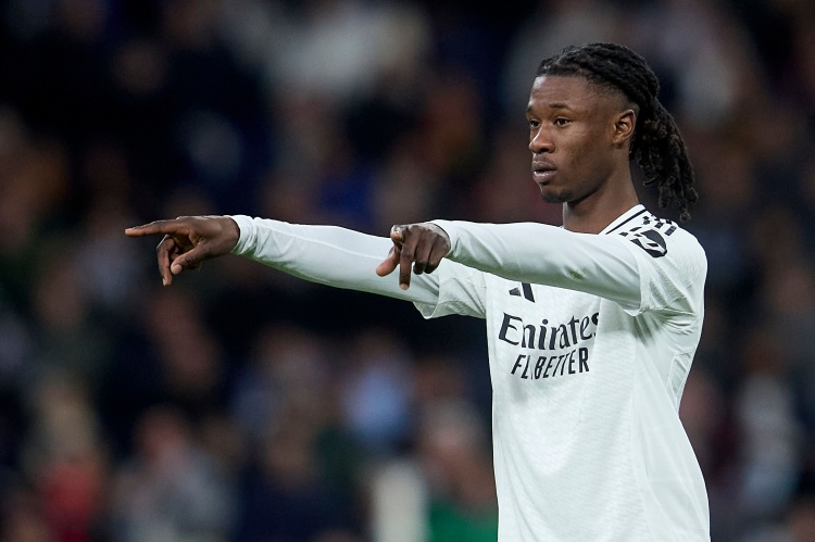 皇馬萬金油！阿斯：阿隆索將發(fā)揮卡馬文加的多功能性，踢多個(gè)位置