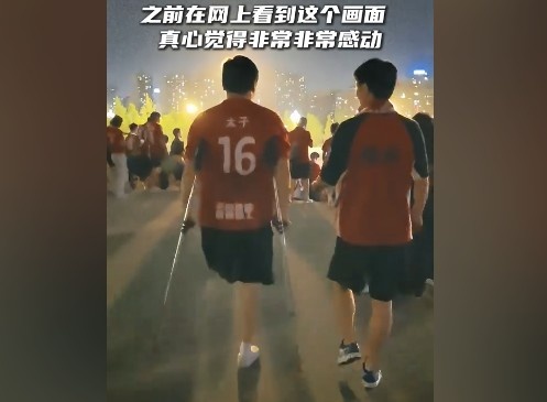 蹇韜邀請(qǐng)殘疾球迷看比賽：世上總有一些美好，值得去全力以赴