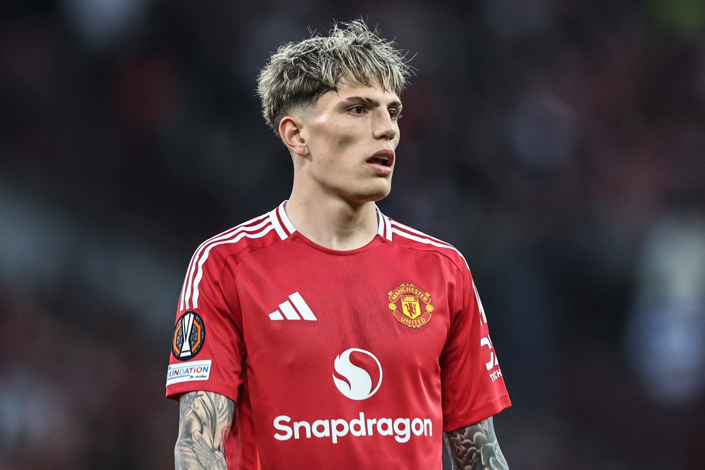 電訊報(bào)：切爾西在推進(jìn)西蒙斯的轉(zhuǎn)會(huì)，簽下他后仍可能引進(jìn)加納喬