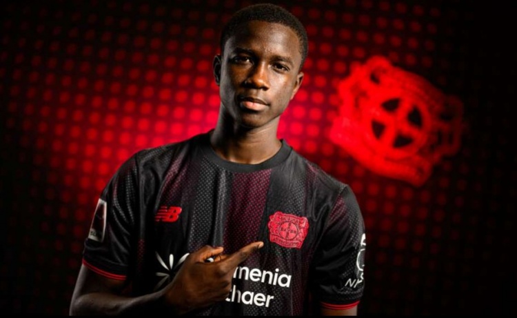 勒沃庫森官方：20歲中衛(wèi)新援法耶外租至洛里昂，租期一個賽季