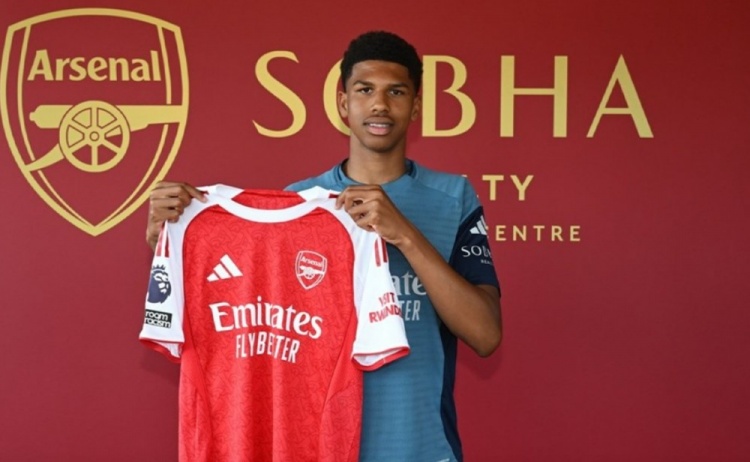 阿森納官方：18歲小將安努斯簽下職業(yè)合同，球員已隨隊參加季前賽