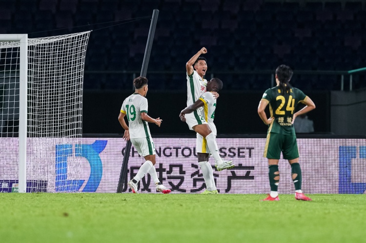 國(guó)安4-3戰(zhàn)勝浙江隊(duì)，贏得球隊(duì)歷史上各項(xiàng)賽事第500勝