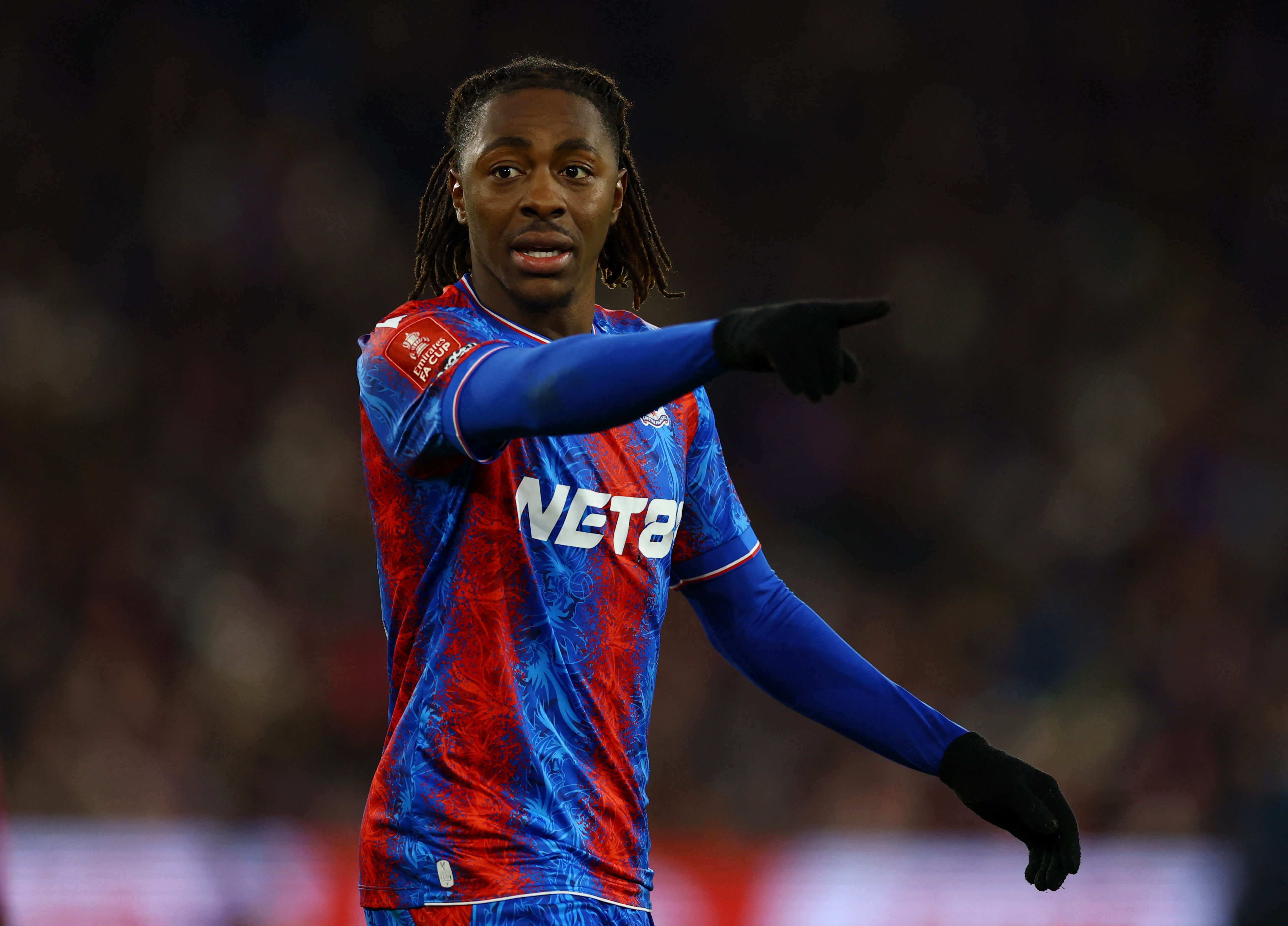 記者：接下來的幾天，熱刺將加大對水晶宮中場埃澤的追求力度