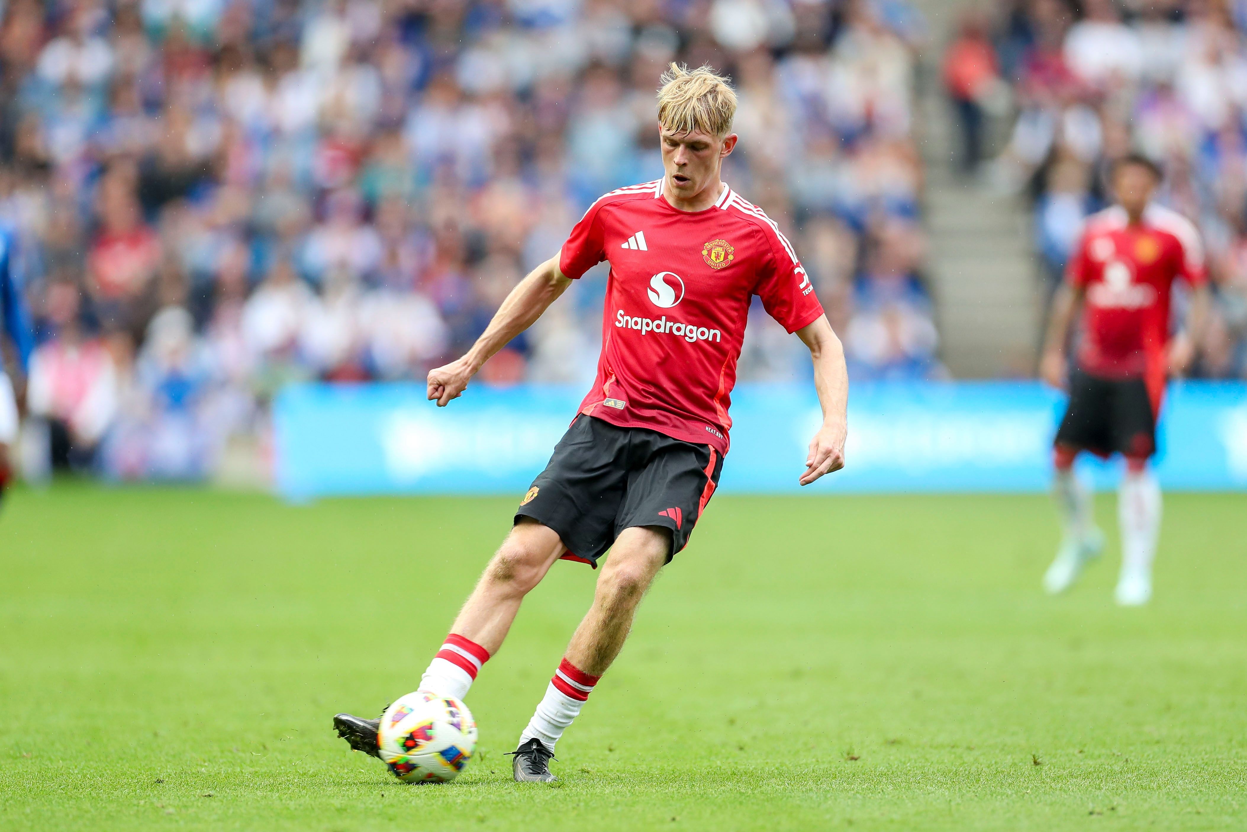 曼聯(lián)官方：21歲中場科利爾租借加盟英冠球隊西布朗