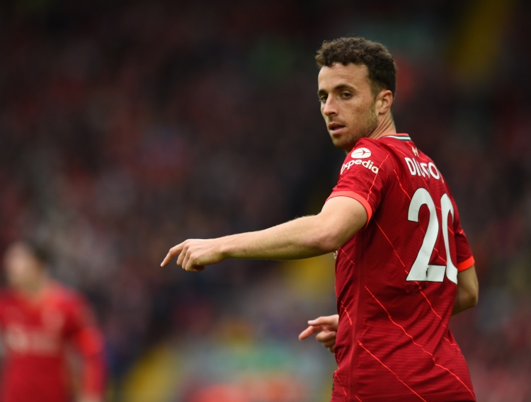 TA：本周末英超比賽進(jìn)行默哀儀式悼念若塔，球員將佩戴黑色臂章