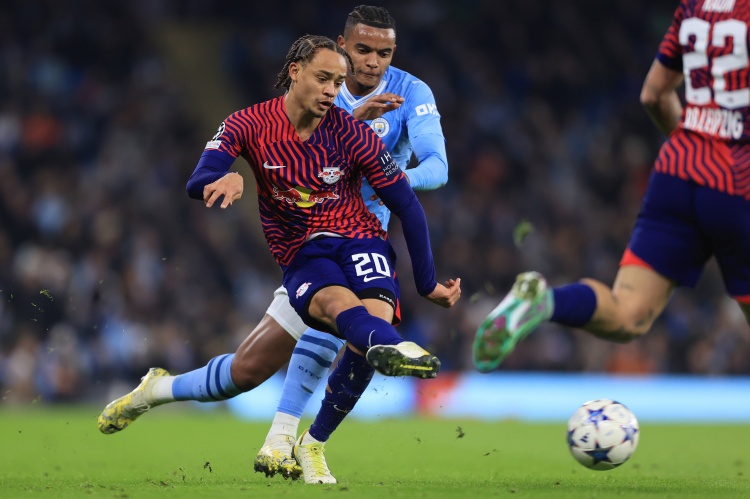 認準藍軍了！羅馬諾：哈維-西蒙斯仍在等待切爾西