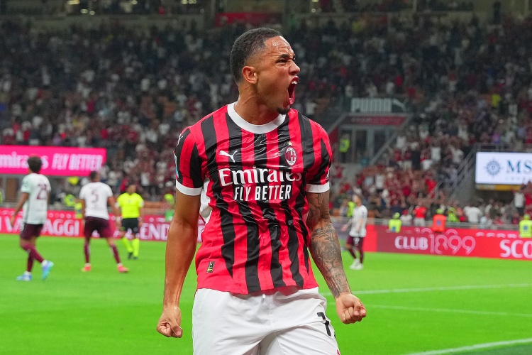 記者：利茲聯(lián)和奧卡福就個人條款達成一致，米蘭暫未同意直接出售