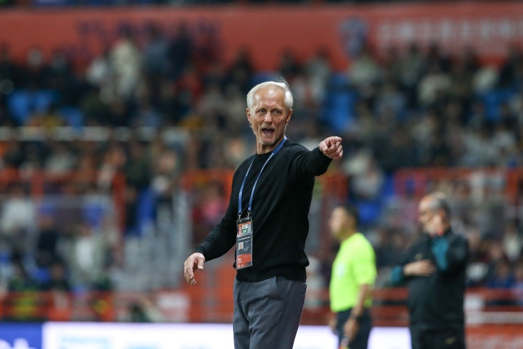 足球報(bào)：足協(xié)杯玉昆不懼怕國(guó)安，玉昆俱樂部還會(huì)開出獎(jiǎng)金刺激