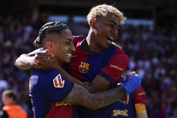 世體：拉菲尼亞&費(fèi)蘭是亞馬爾的頂級(jí)搭檔 三叉戟展現(xiàn)良好化學(xué)反應(yīng)