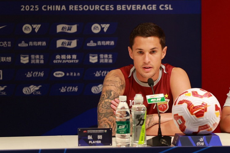 被球迷譽為隊內(nèi)顏值擔當！維塔爾：我也是第一次聽到，很感謝球迷