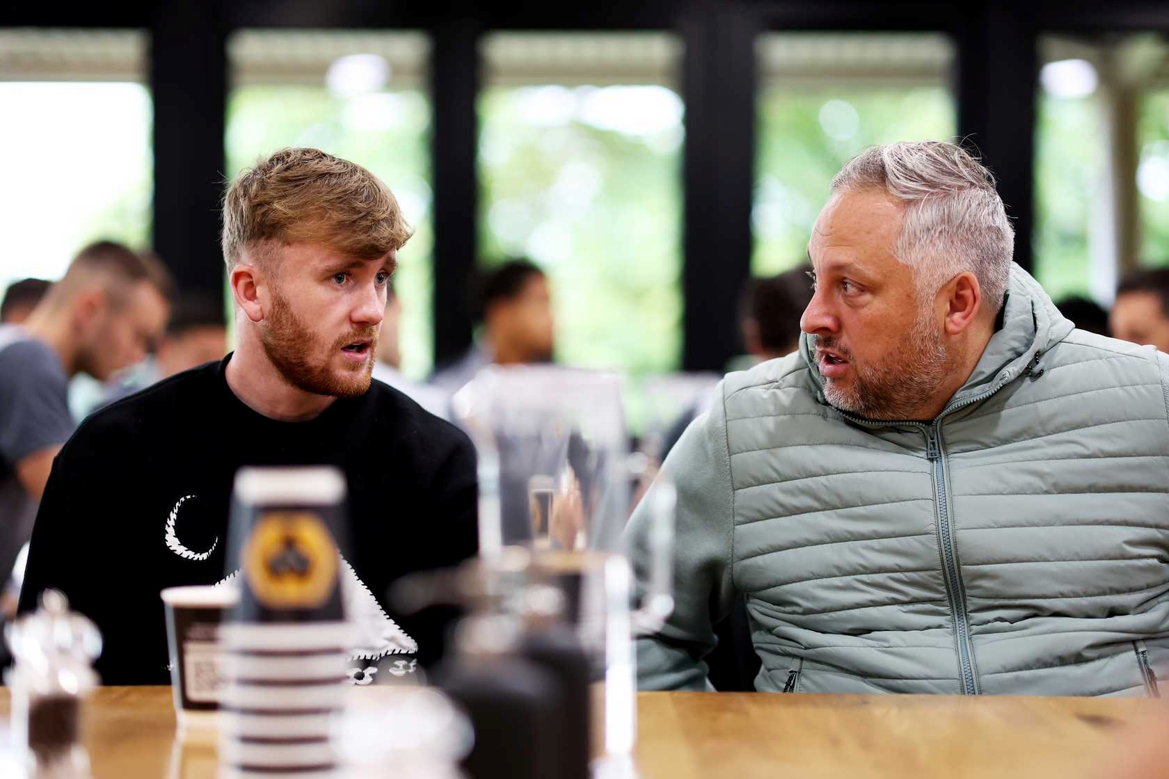 記者：狼隊(duì)體育總監(jiān)霍布斯接近加盟水晶宮，他希望簽下黃喜燦